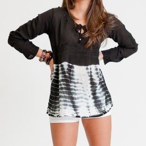 La Moda NWOT lightweight l/s tie dye top